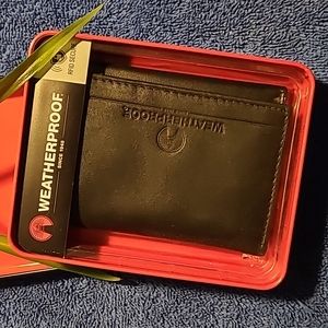 Men's tri fold weatherproof wallet with data protection.